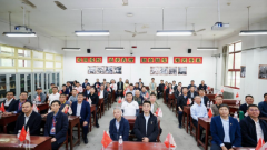 范教师、校学术委员会副从任梅雪松